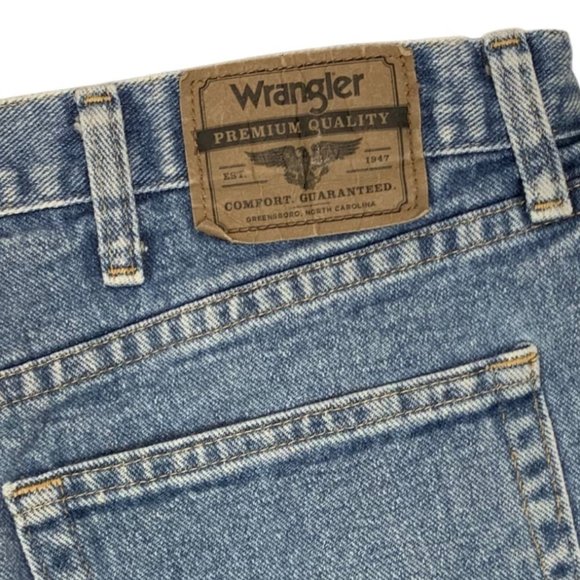 Wrangler Relaxed Fit Jean Shorts Mens Sz 44 Blue Denim Everyday Casual Work - Picture 3 of 10